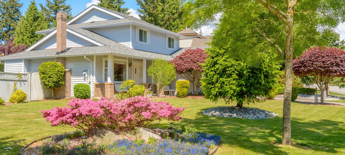 Residential landscape irrigation system providing efficient garden watering solution